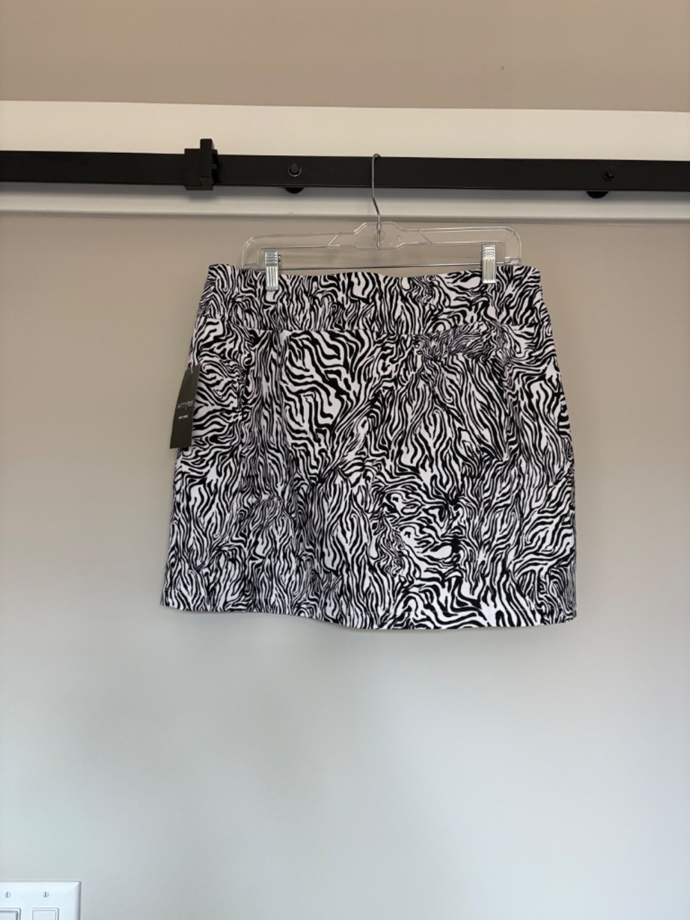 NWT Attyre Women’s Zebra Print Skort - Picture 5 of 8